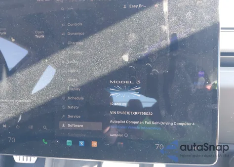 2024 Tesla Model 3 Performance All-Wheel Drive z USA, uszkodzony, nr VIN 5YJ3E1ETXRF795032